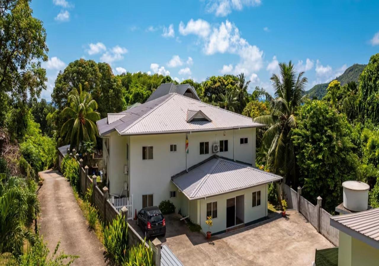Dovass Self Catering Apartments Takamaka Exterior foto